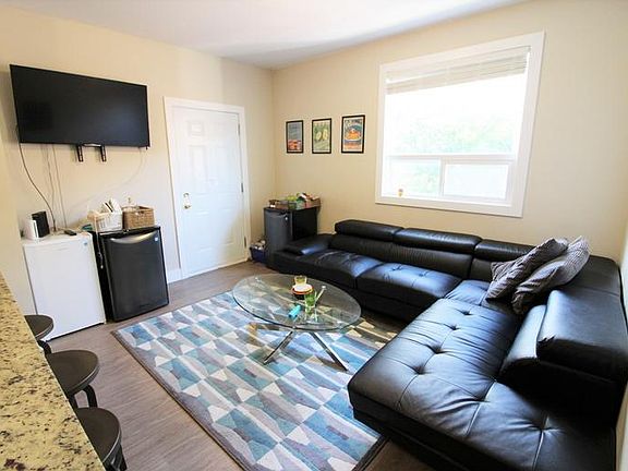 4th image of 100 Goulburn Ave #1-3