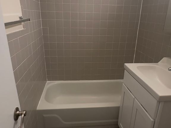 5th image of 2023 Davidson Ave APT 3F