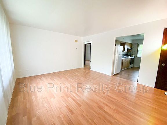 3rd image of 6 Thomas Ct #3