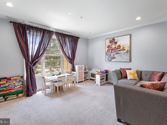 5th image of 2402 Vincent Way