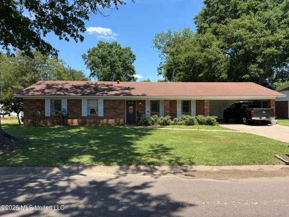105 Earhart Dr, Natchez, MS 39120