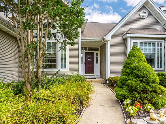 2nd image of 28 Crown Cir
