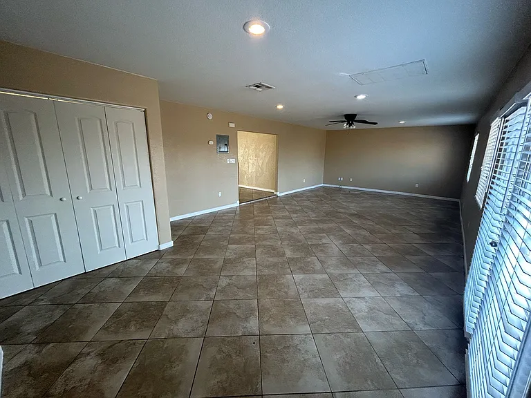 1662 Aurora Dr — Photo 3