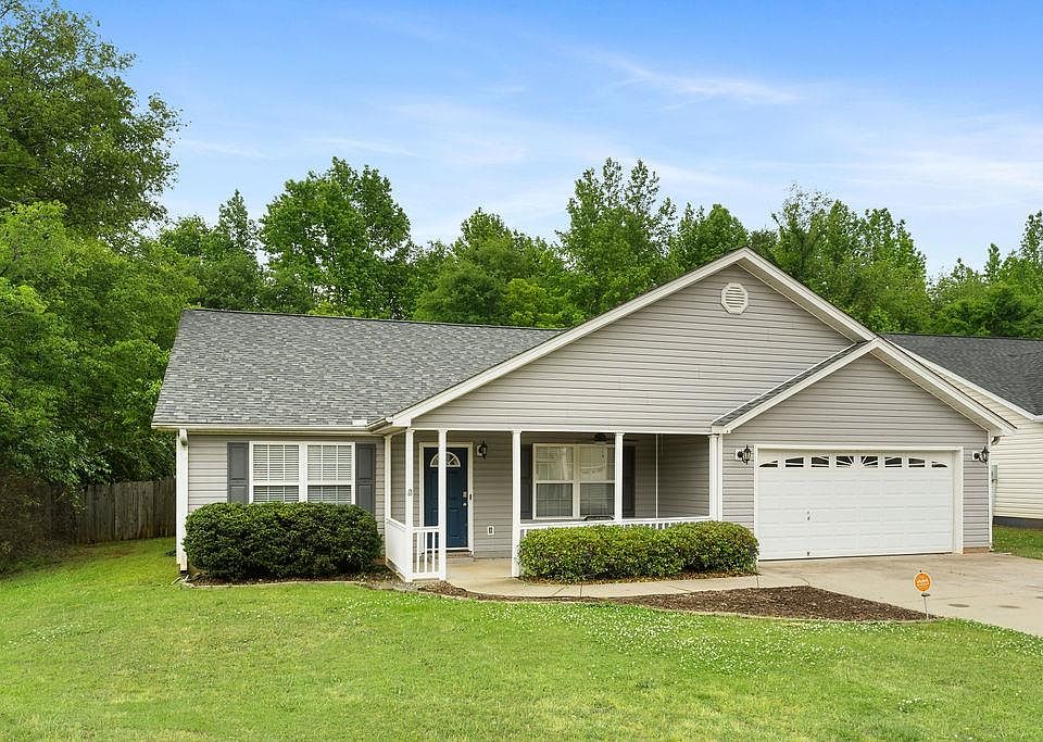 1st image of 256 Basswood Dr