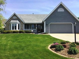 N65W13624 Cobblestone Ct, Menomonee Falls, WI