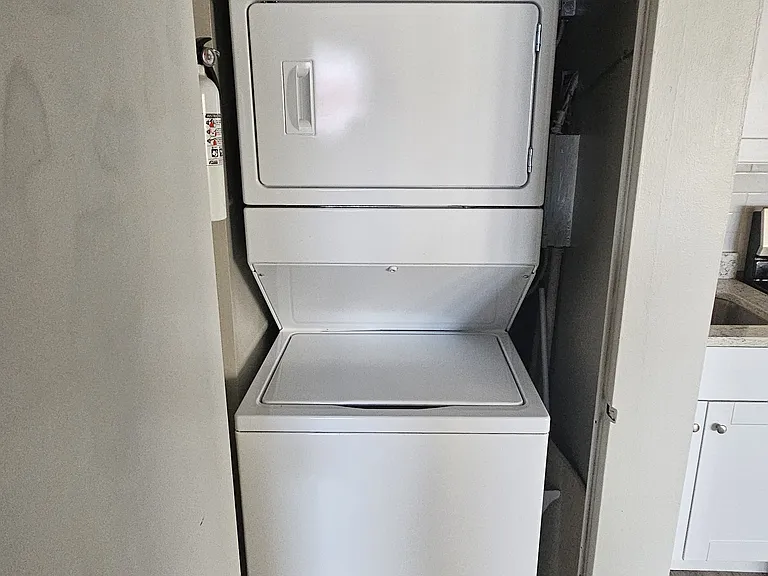105 E North St #4 — Photo 9