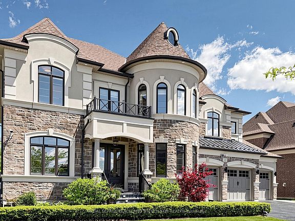 2nd image of 115 Carmichael Cres