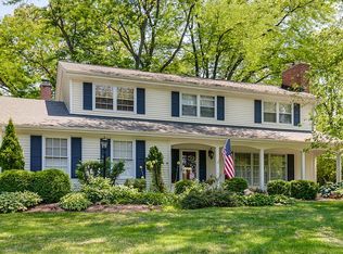261 E Drury Ln, North Barrington, IL 60010