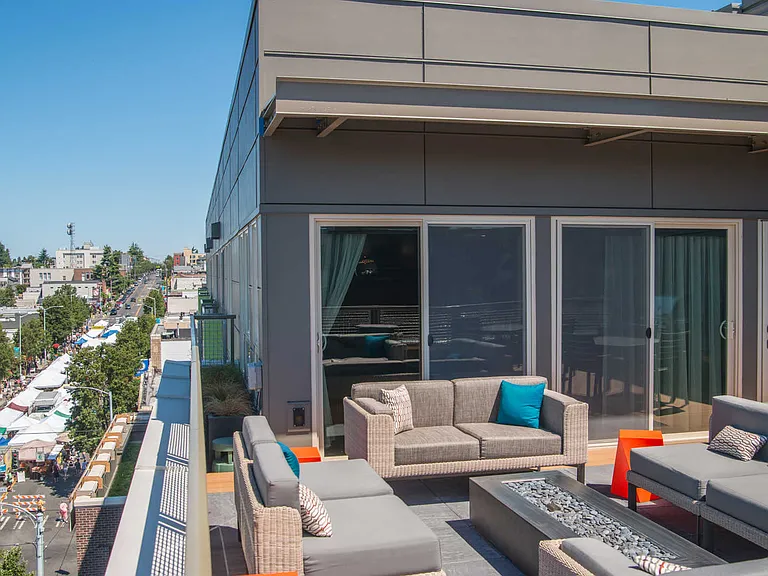 Rooftop Lounge and Views