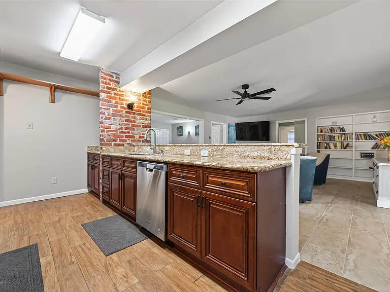 9310 Cliffwood Dr — Photo 12