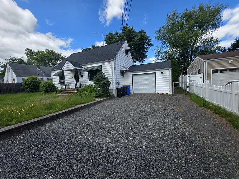 27 Koehler Dr — Photo 3