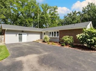 1115 River Oaks Dr, Dixon, IL 61021