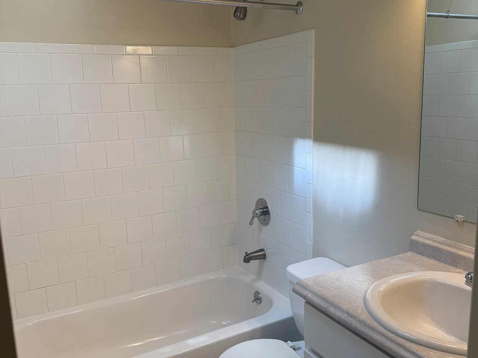 3 bed, 850 sqft, $1,549 — Photo 4