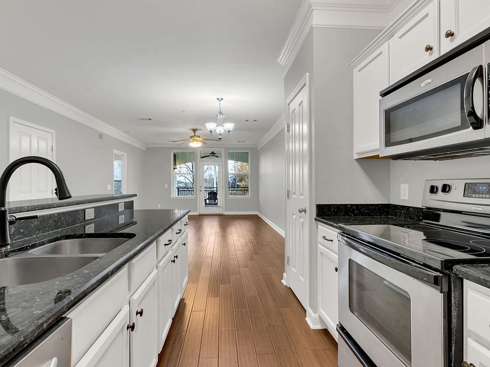 1st image of 2310 Elliott Ave APT 321