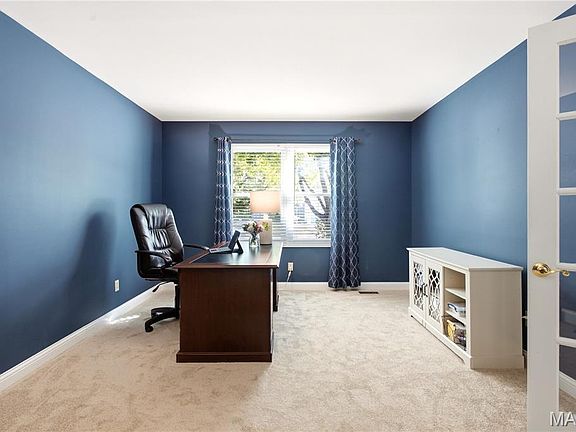 5th image of 733 Cedar Glen Dr