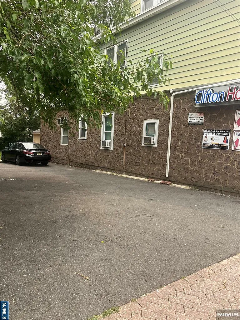 5 bed, 1.5 bath, $2,950 — Photo 3