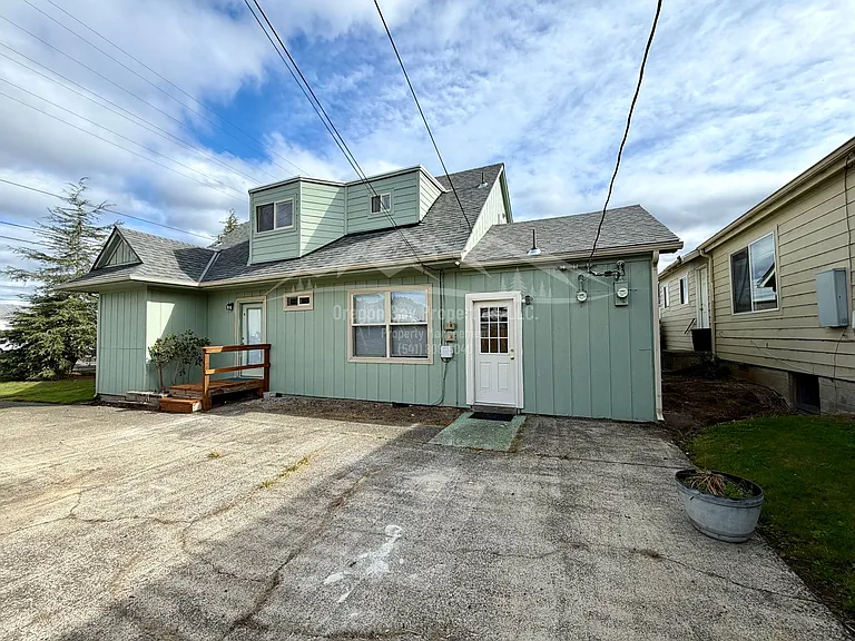 920 Winchester Ave — Photo 1