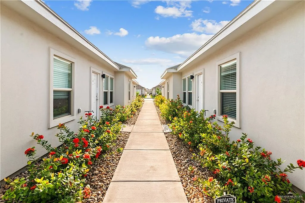 2 bed, 2.0 bath, 1100 sqft, $1,150 — Photo 1