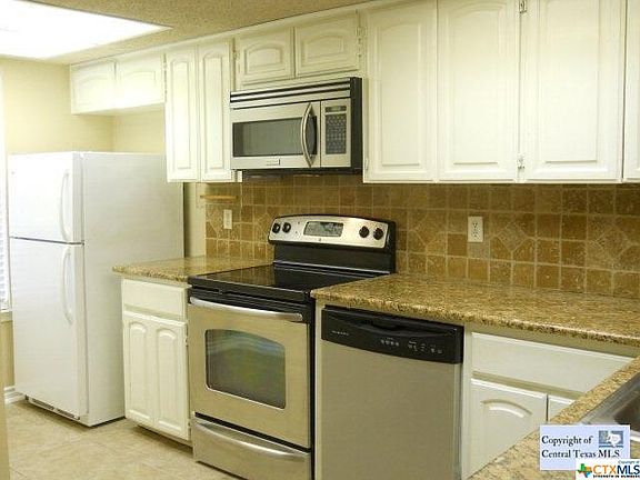 2nd image of 474 Seele St APT 1B