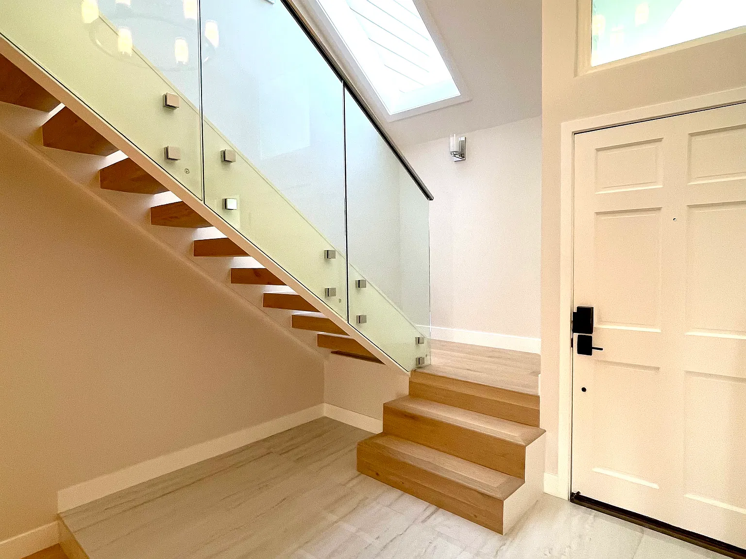 2 bed, 2.5 bath, 1674 sqft, $8,000 — Photo 2