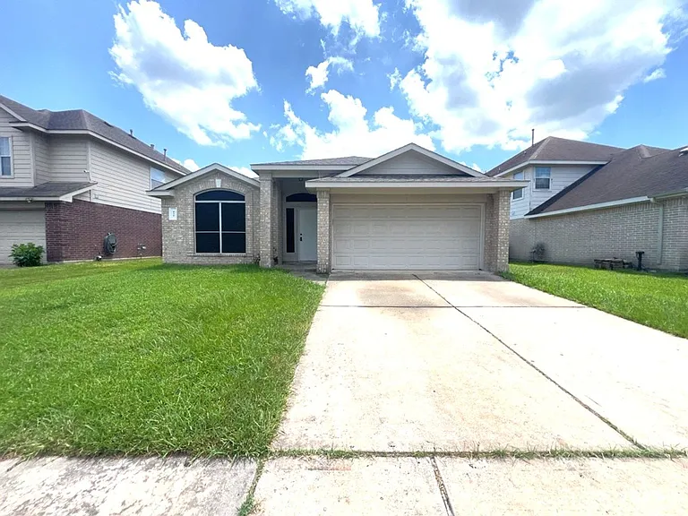 810 Chance Ln — Photo 1