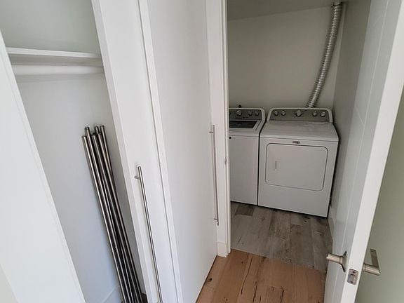 4th image of 939 Palm Ave #405A