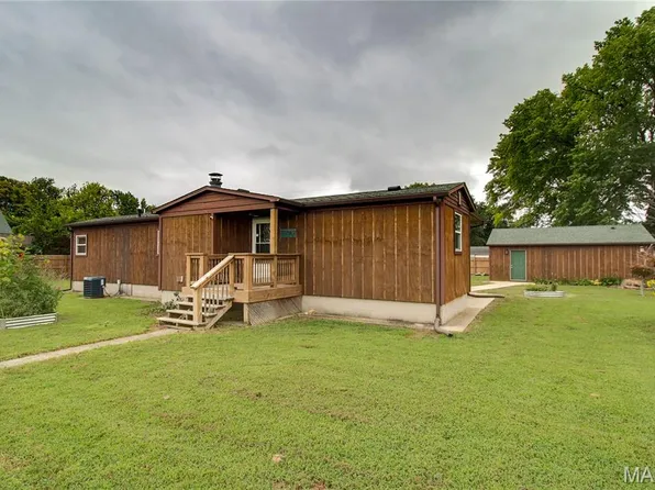 703 29th St, Granite City, IL 62040