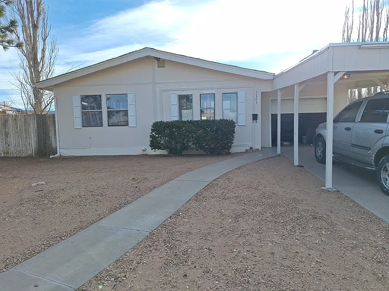 1201 Estancia Ave — Photo 3