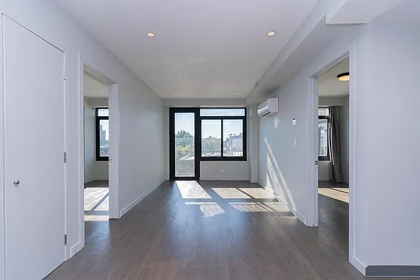 Rented by MySpaceNYC | media 15