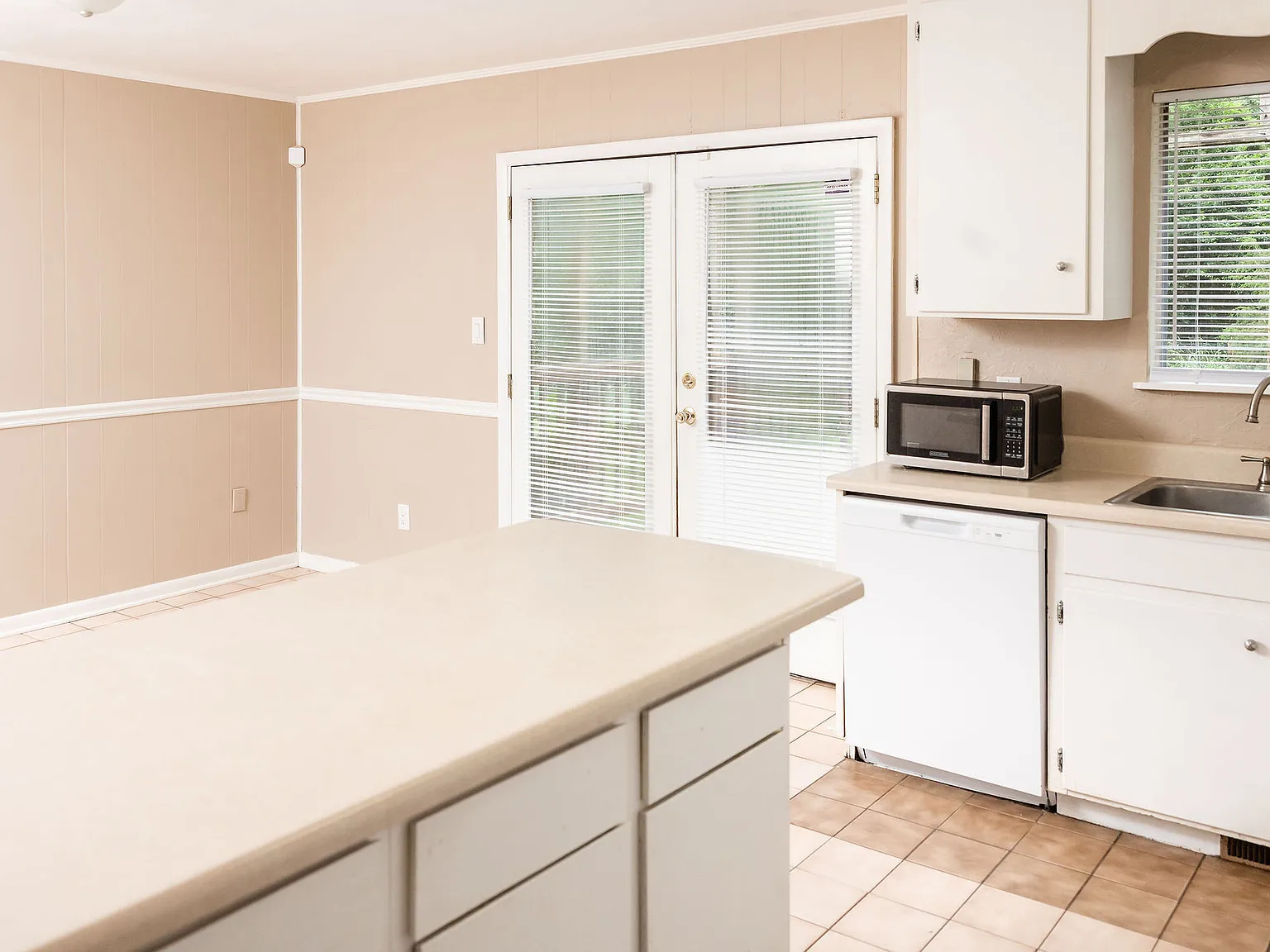 4 bed, 1404 sqft, $2,000 — Photo 4