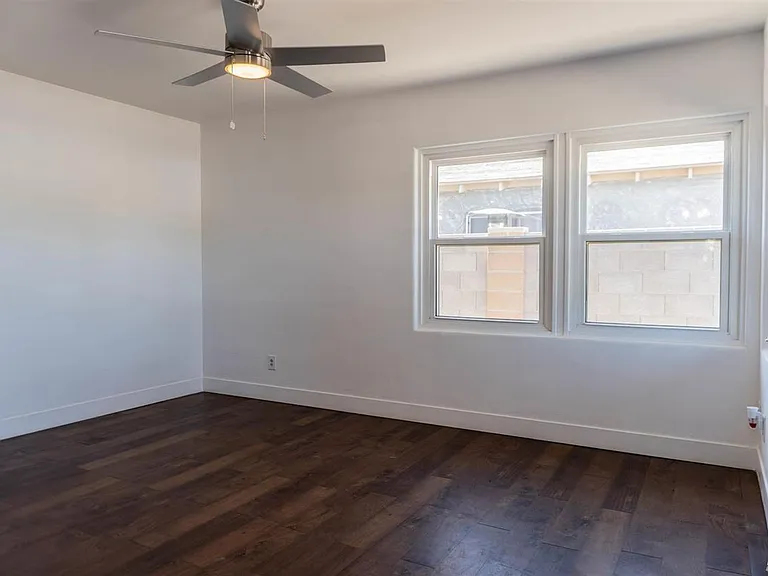 137 N Magnolia Ave — Photo 2