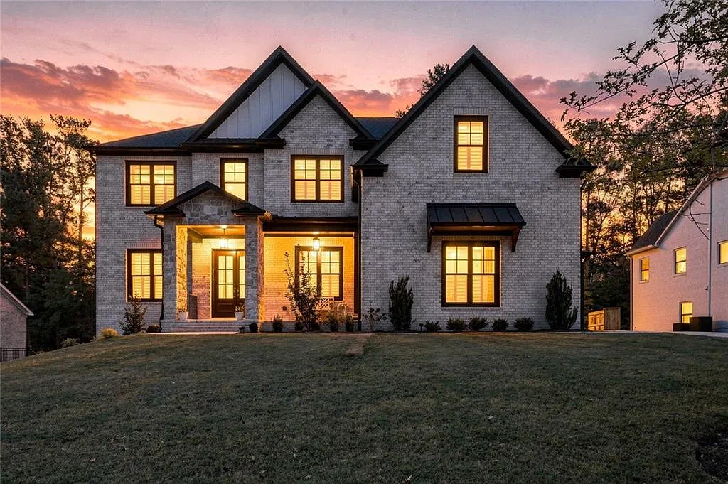 5 bed, 4.5 bath, 3800 sqft, $7,700 — Photo 2