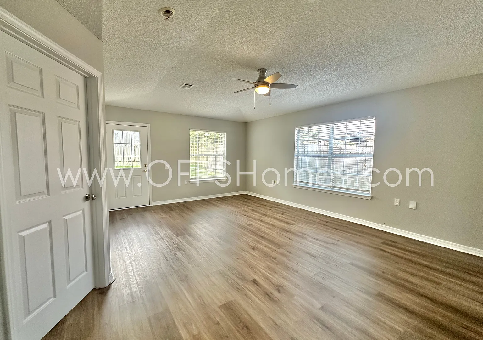 Gulf Breeze 2/2 Available Oct — Photo 3