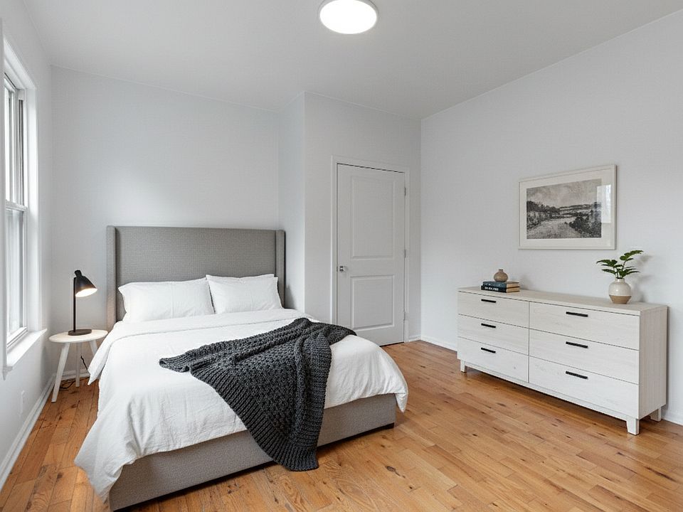 1st image of 923 Elm St APT 3C