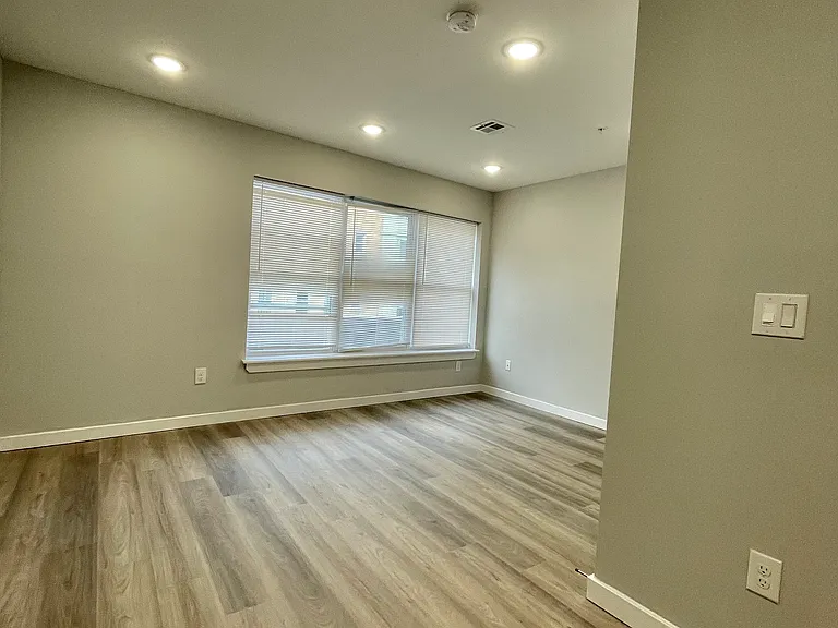 96 16th Ave #5 — Photo 2