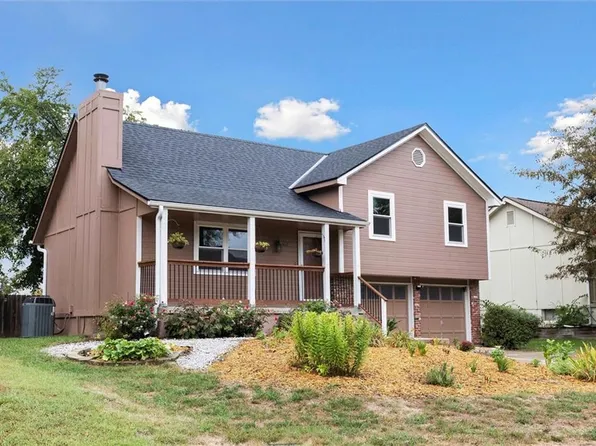 613 SE Bugle Ct, Blue Springs, MO 64014