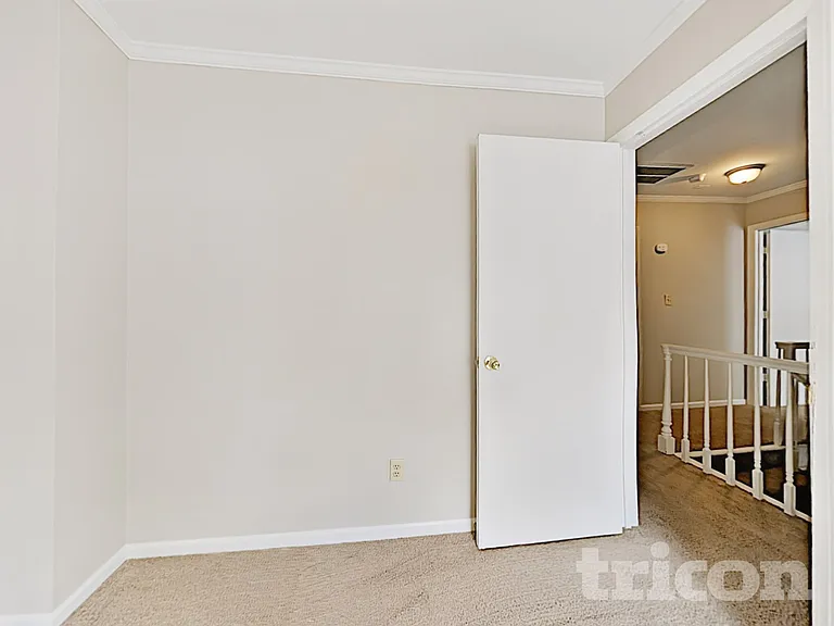 2820 Royal Ridge Ln — Photo 11
