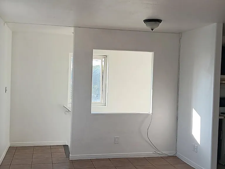 10404 S Wilmington Ave — Photo 4