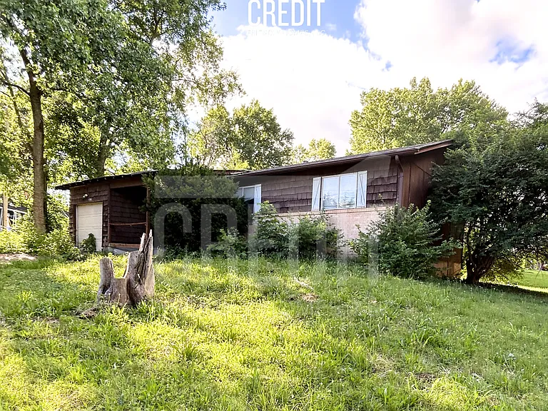 1621 Chambers Rd — Photo 2