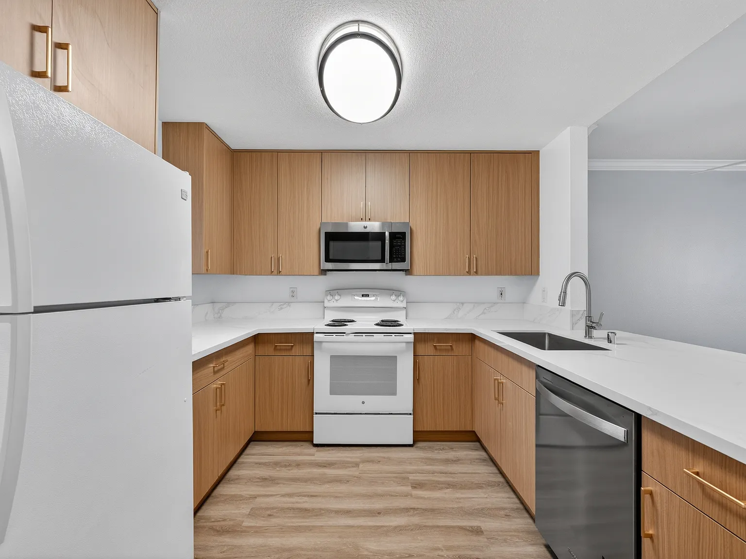 2 bed, 796 sqft, $3,000 — Photo 2