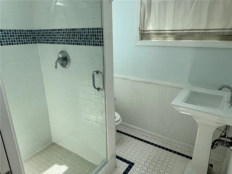 633 Crystal Dr — Photo 23