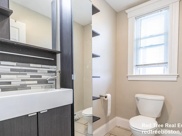 79 Saxton St #2 — Photo 5