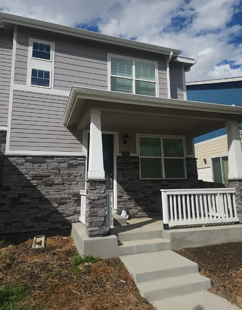 Beautiful Newer 3-Bedroom Home in Horizon Uptown Convenient to DIA, E-470 & Buckley SFB — Photo 2