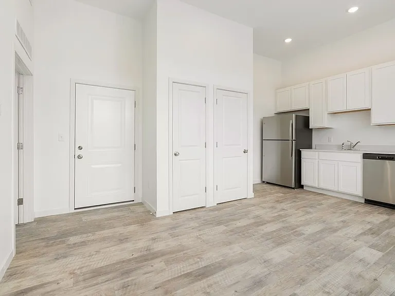 Reinbeck Apartments — Photo 3