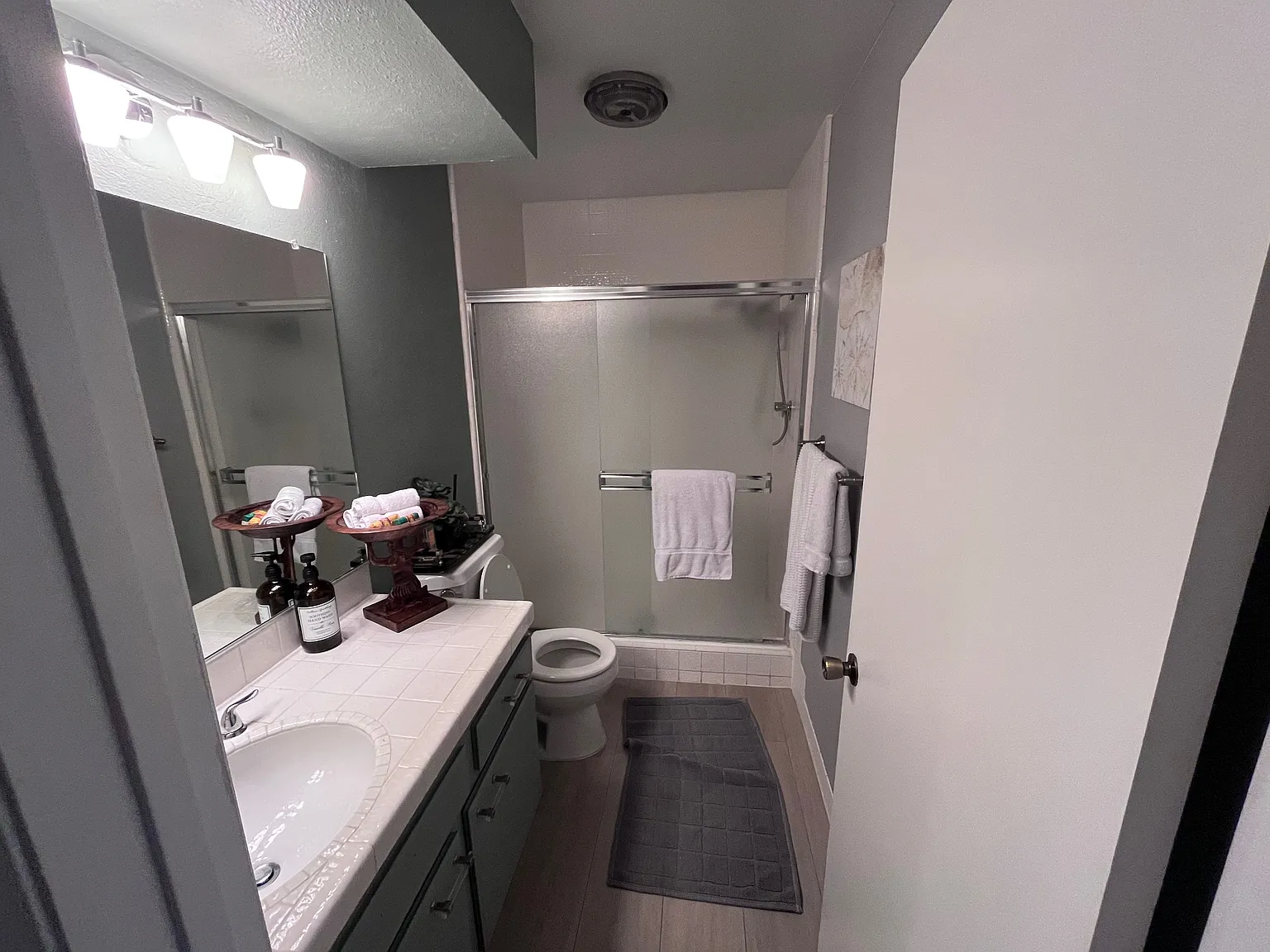 2 bed, 1200 sqft, $4,000 — Photo 3