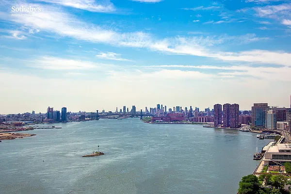 Sold by Sotheby's International Realty | media 19