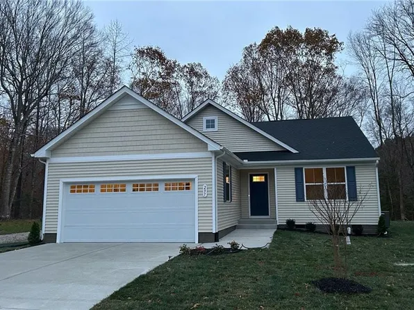 297 Highgate Dr, Hartfield, VA 23071