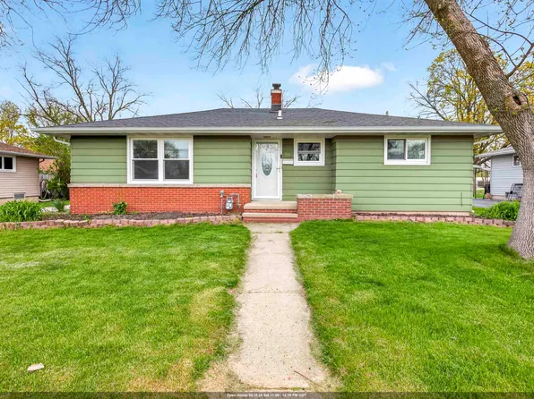 946 4th St, Menasha, WI 54952