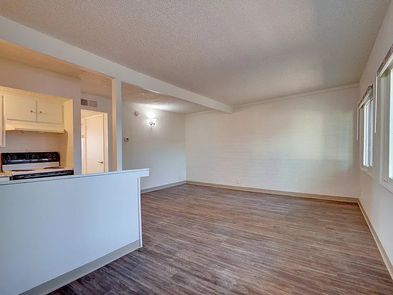 1841 S Irving Ave — Photo 3