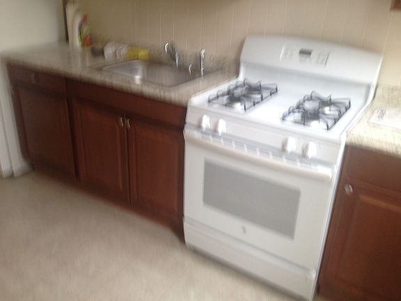 4th image of 3024 42nd St APT 3L